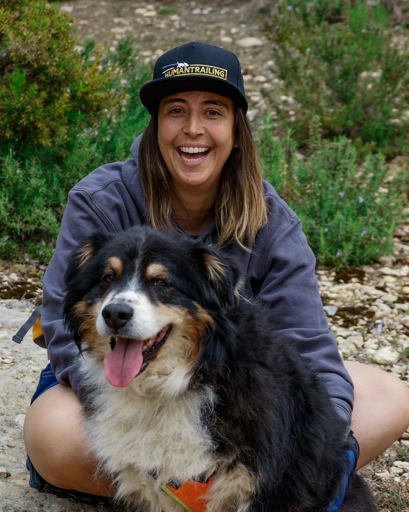 Silvia García, educadora canina, con su perro